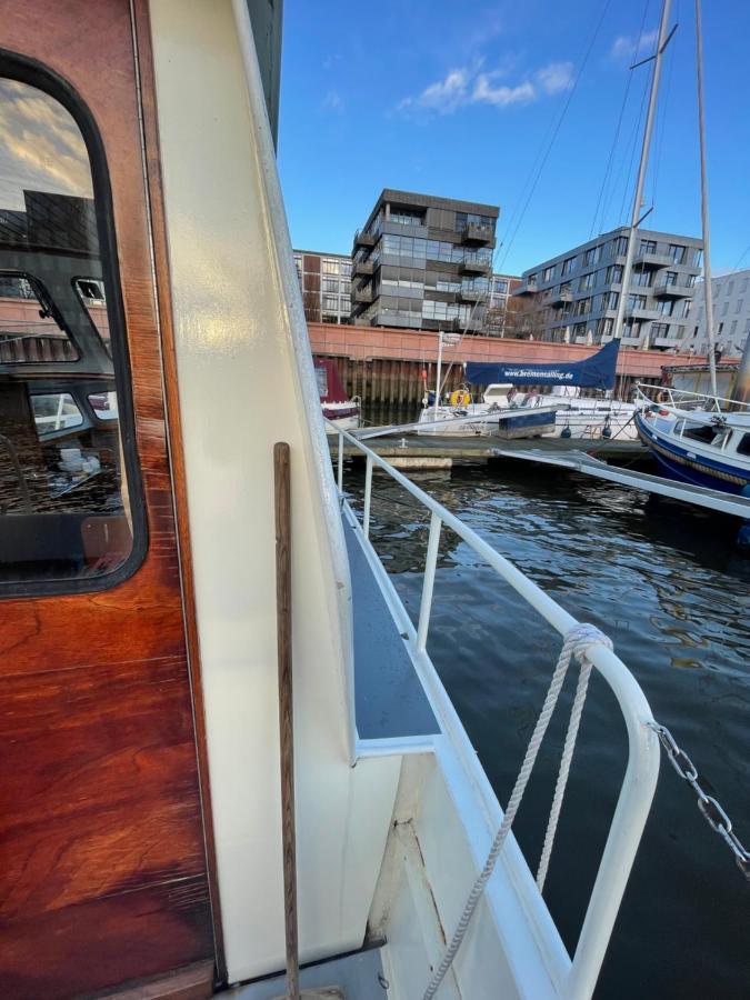Suesses Motorboot - Bremen Ueberseestadt ภายนอก รูปภาพ