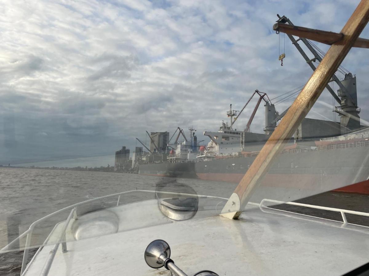Suesses Motorboot - Bremen Ueberseestadt ภายนอก รูปภาพ