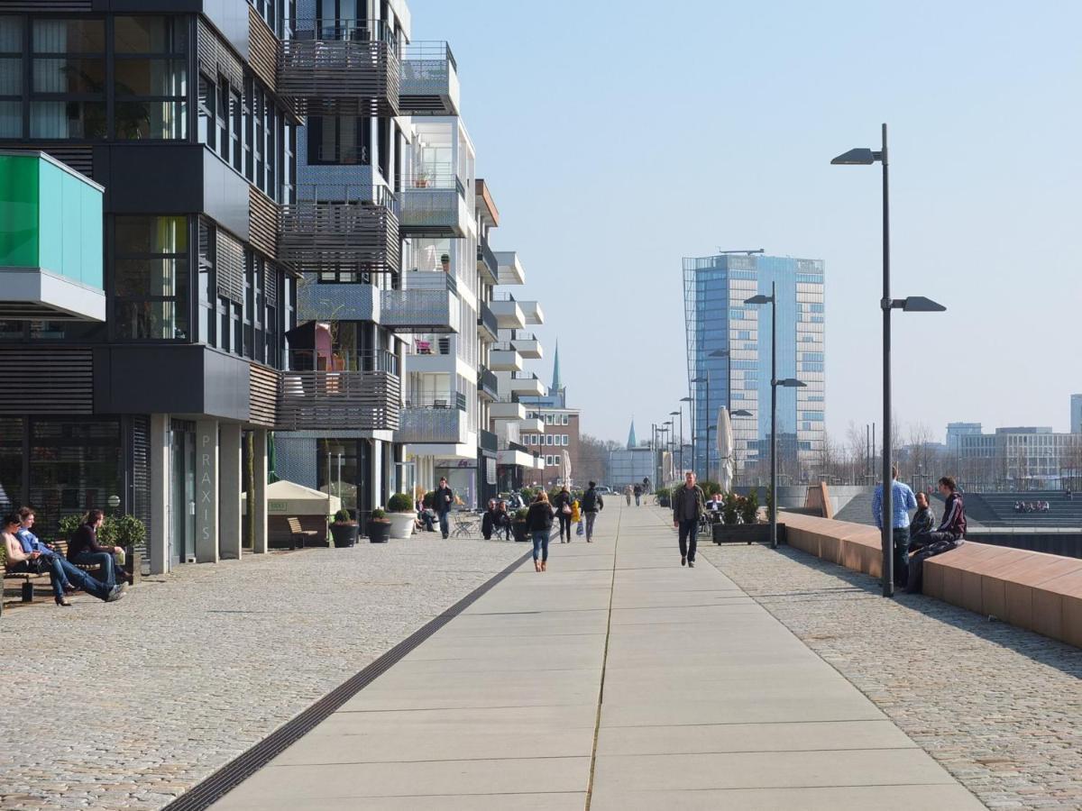 Suesses Motorboot - Bremen Ueberseestadt ภายนอก รูปภาพ