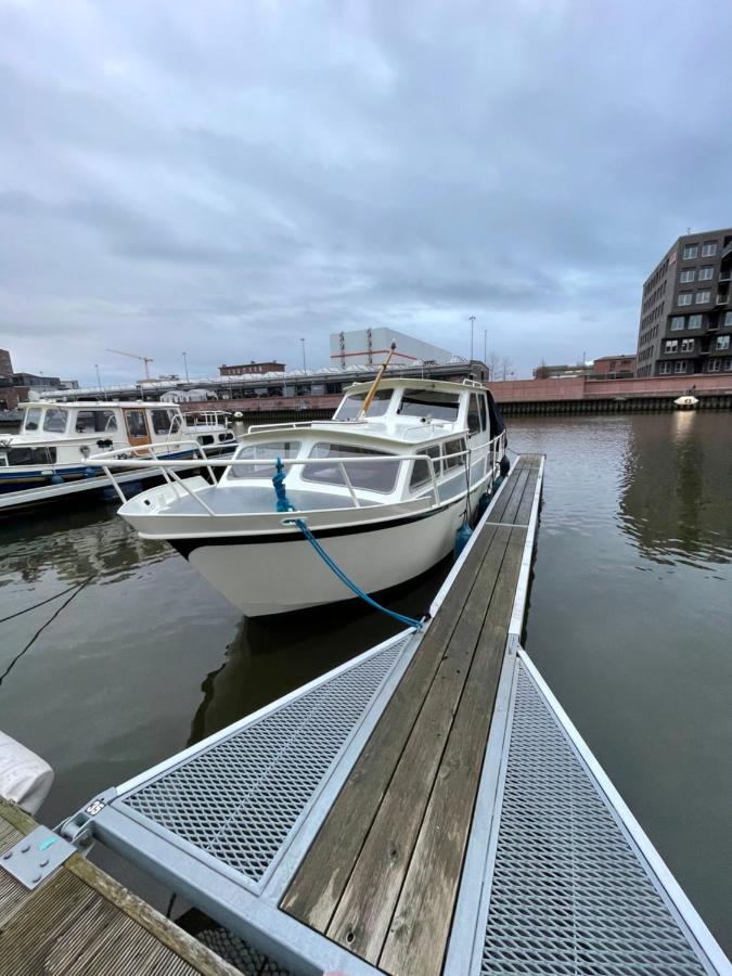 Suesses Motorboot - Bremen Ueberseestadt ภายนอก รูปภาพ