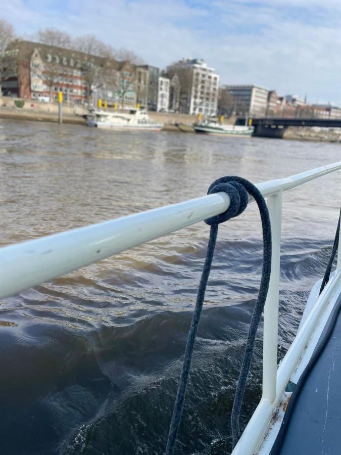 Suesses Motorboot - Bremen Ueberseestadt ภายนอก รูปภาพ