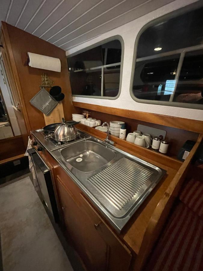 Suesses Motorboot - Bremen Ueberseestadt ภายนอก รูปภาพ
