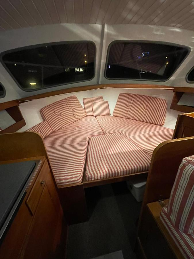 Suesses Motorboot - Bremen Ueberseestadt ภายนอก รูปภาพ