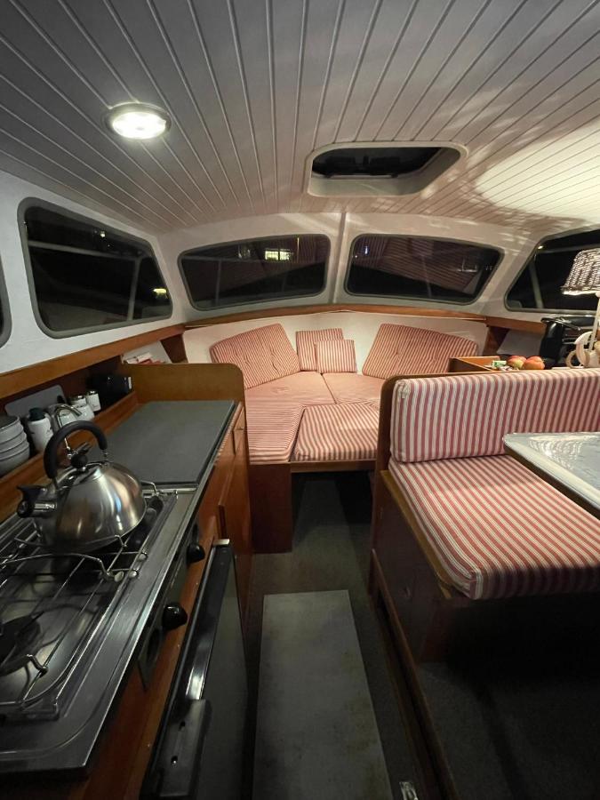 Suesses Motorboot - Bremen Ueberseestadt ภายนอก รูปภาพ