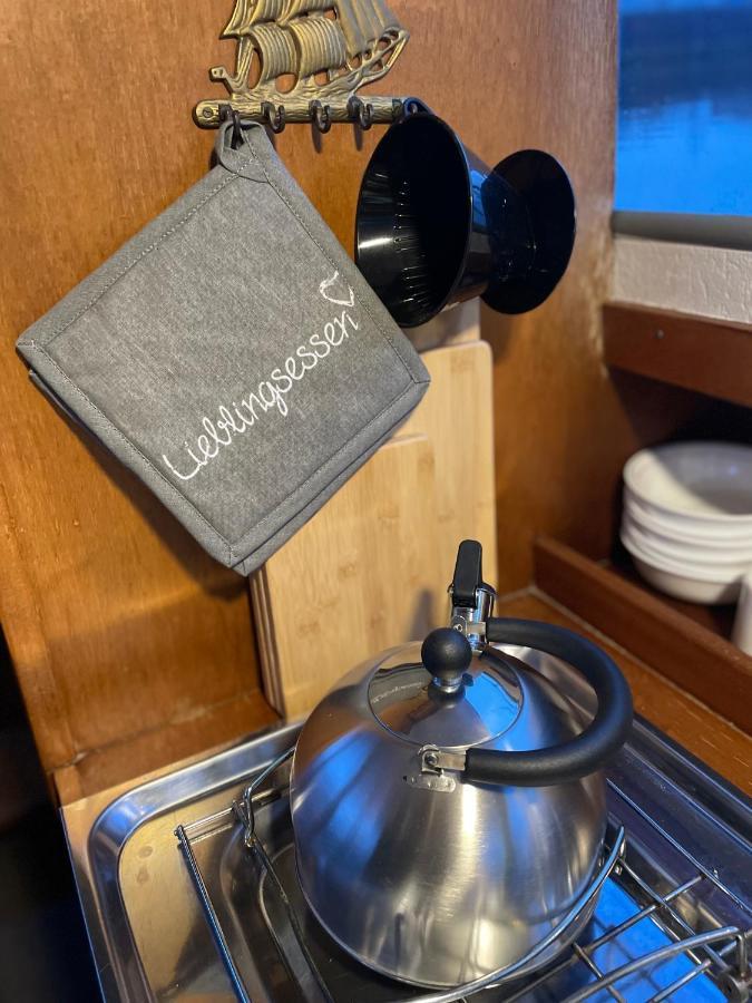 Suesses Motorboot - Bremen Ueberseestadt ภายนอก รูปภาพ