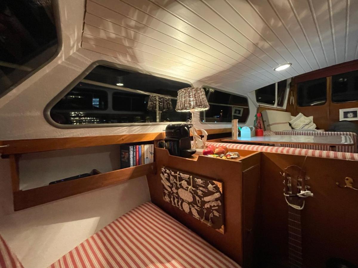 Suesses Motorboot - Bremen Ueberseestadt ภายนอก รูปภาพ
