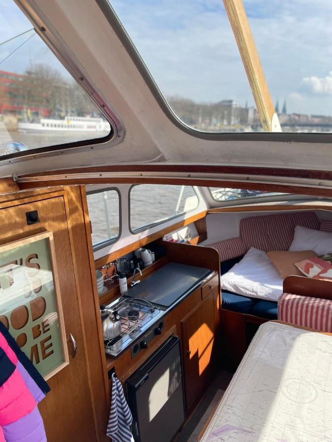 Suesses Motorboot - Bremen Ueberseestadt ภายนอก รูปภาพ